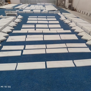 Calacatta Caldia Marble Staircase 